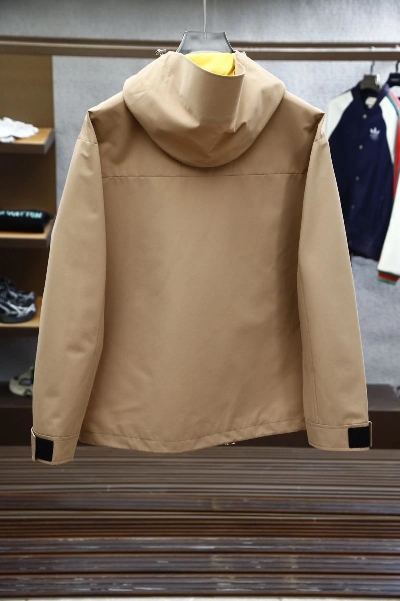 Chic Gucci Outwear 126774