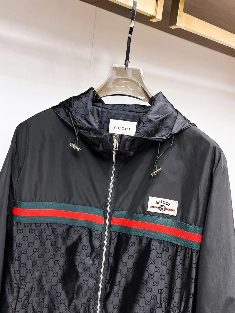 Gucci Outwear Sleek 126302