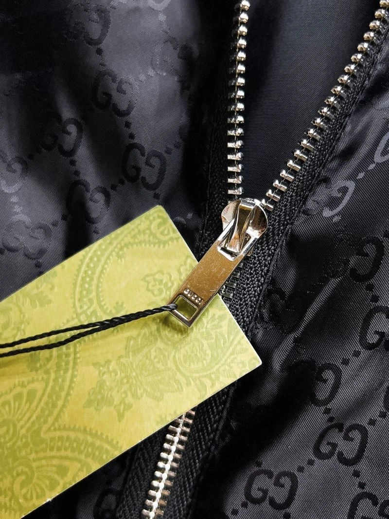 Gucci Outwear Sleek 126302