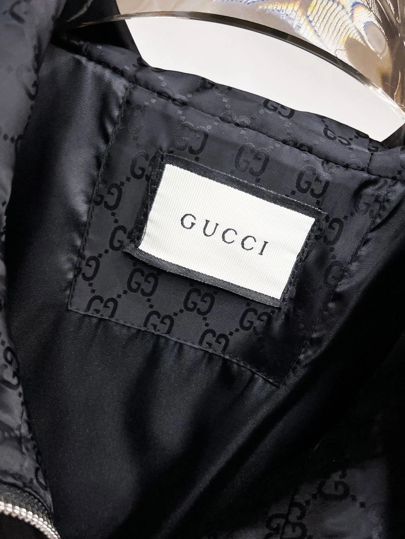 Gucci Outwear Sleek 126302