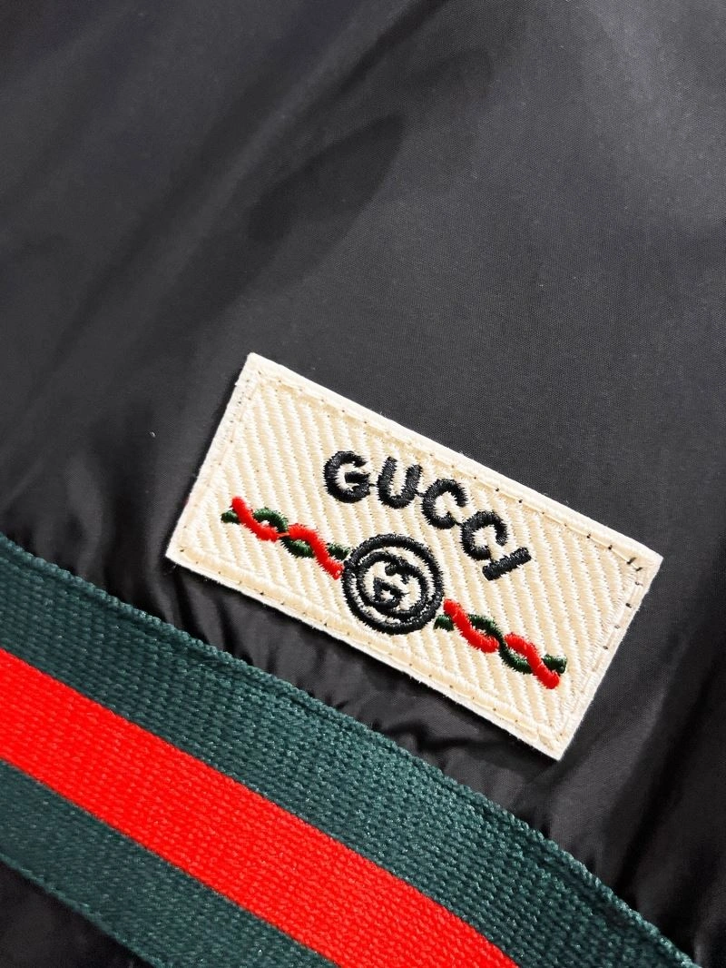 Gucci Outwear Sleek 126302