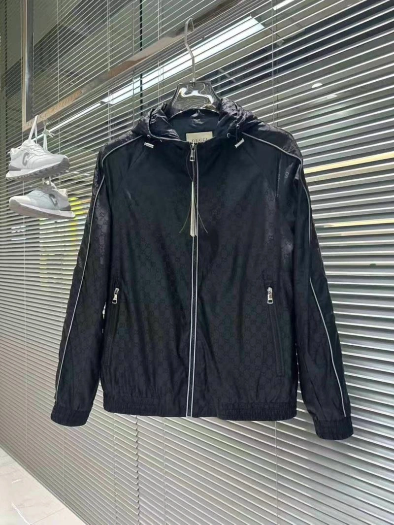 Versatile Gucci Outwear 126298