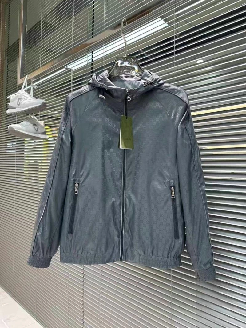 Versatile Gucci Outwear 126298