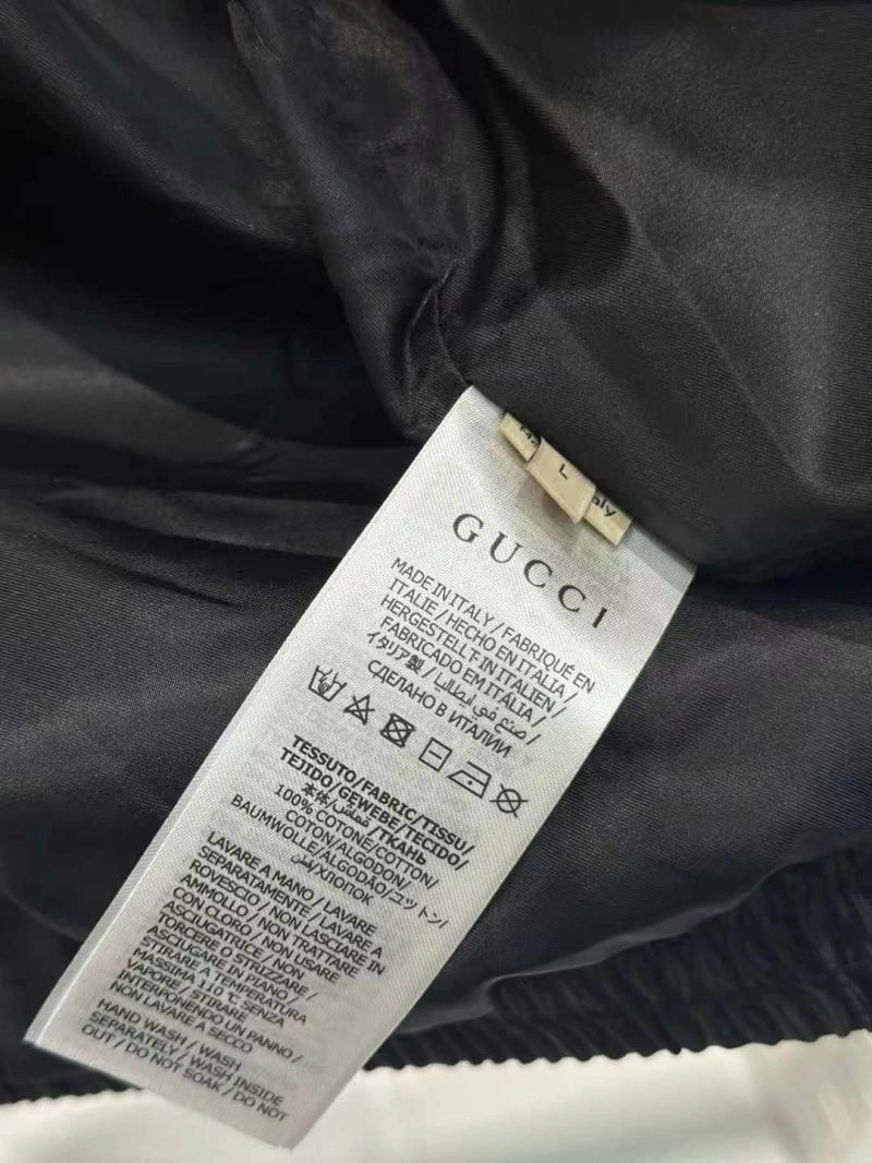 Versatile Gucci Outwear 126298