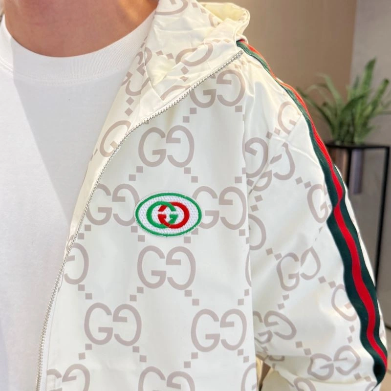 Versatile Gucci Outwear 125936
