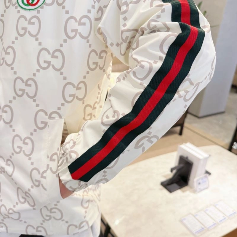 Versatile Gucci Outwear 125936