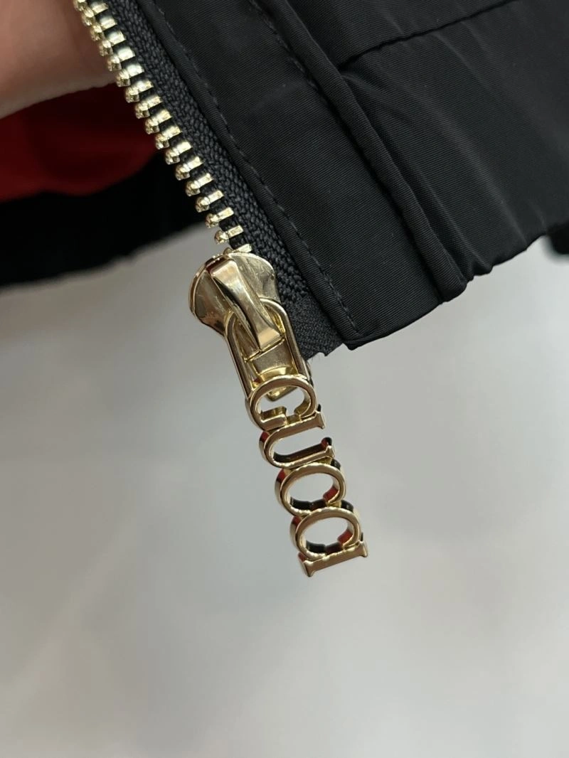 Gucci Outwear Sleek 125907