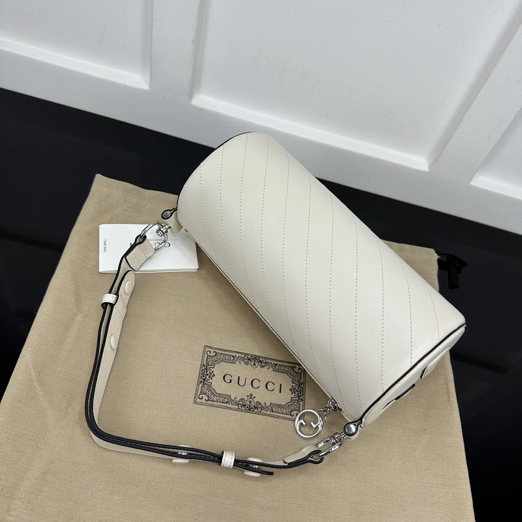 Gucci Round Bags Sophisticated 72535