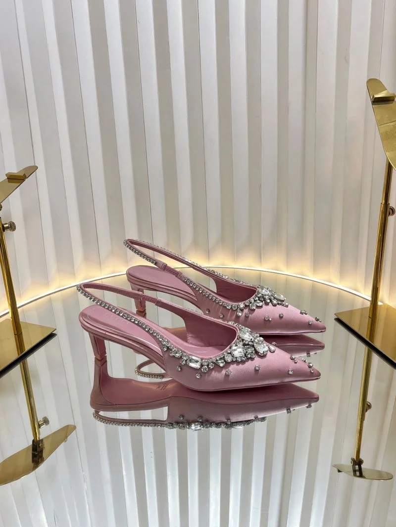 Elegant Gucci Sandals 25065