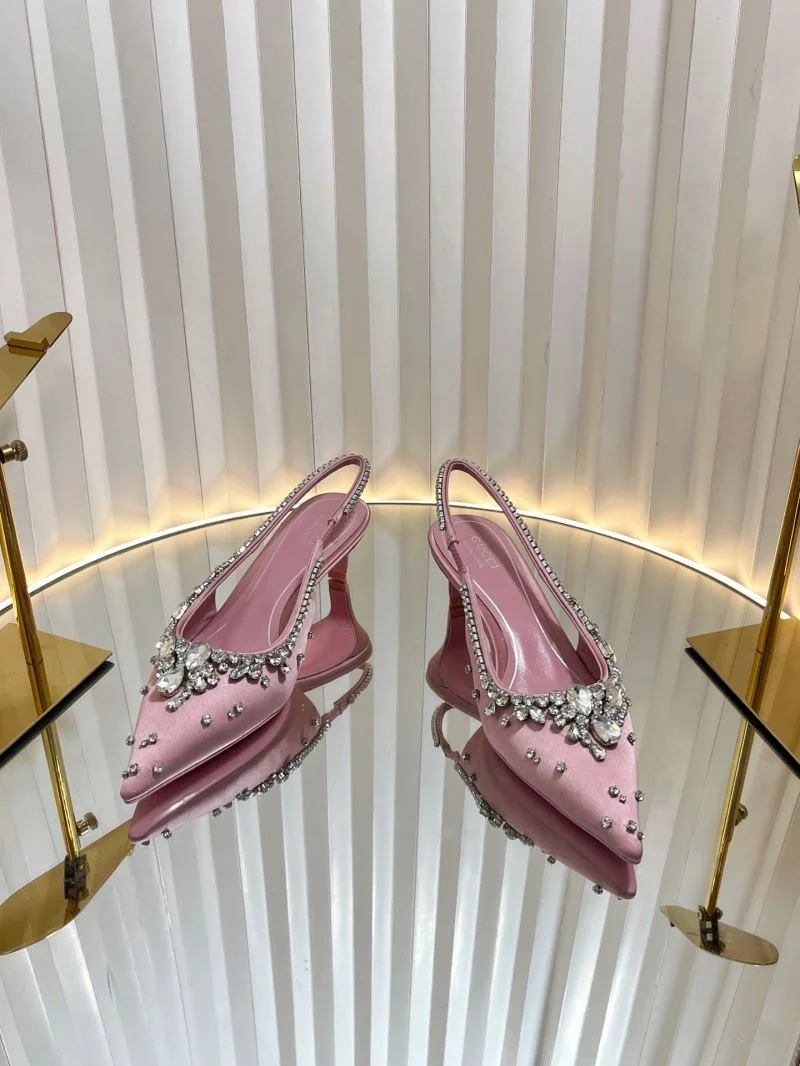 Elegant Gucci Sandals 25065