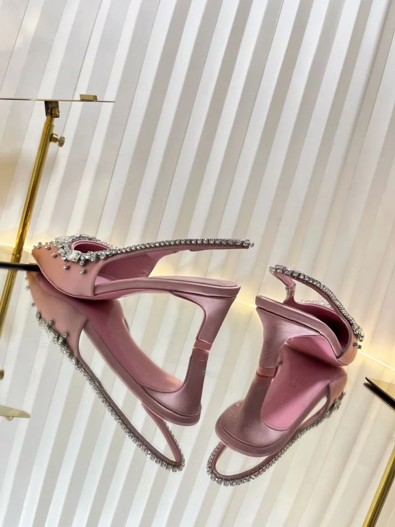 Elegant Gucci Sandals 25065
