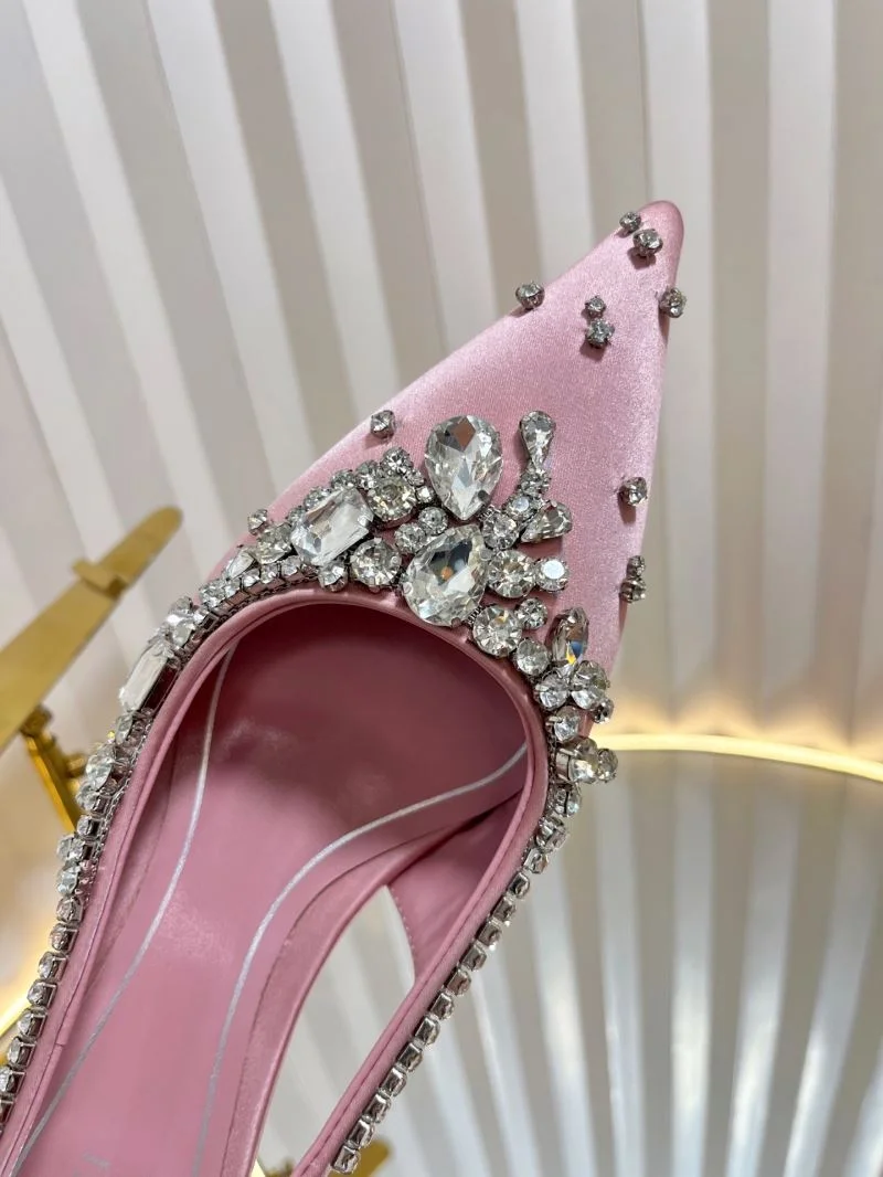 Elegant Gucci Sandals 25065