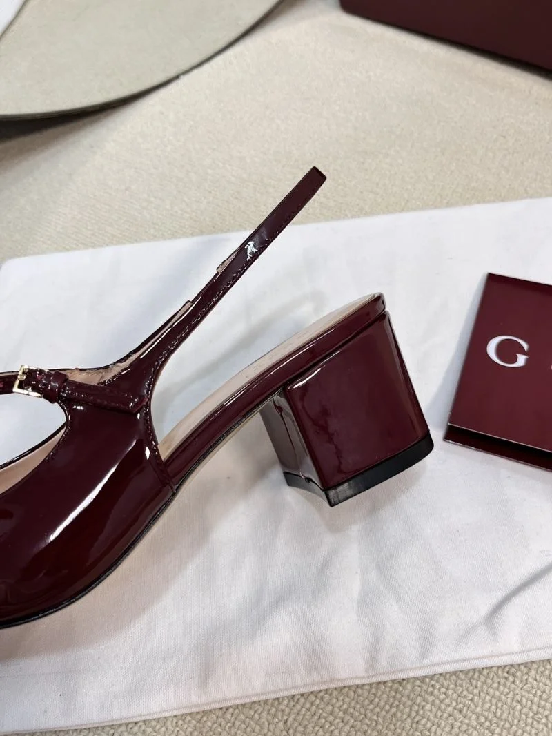 Chic Gucci Sandals 25048