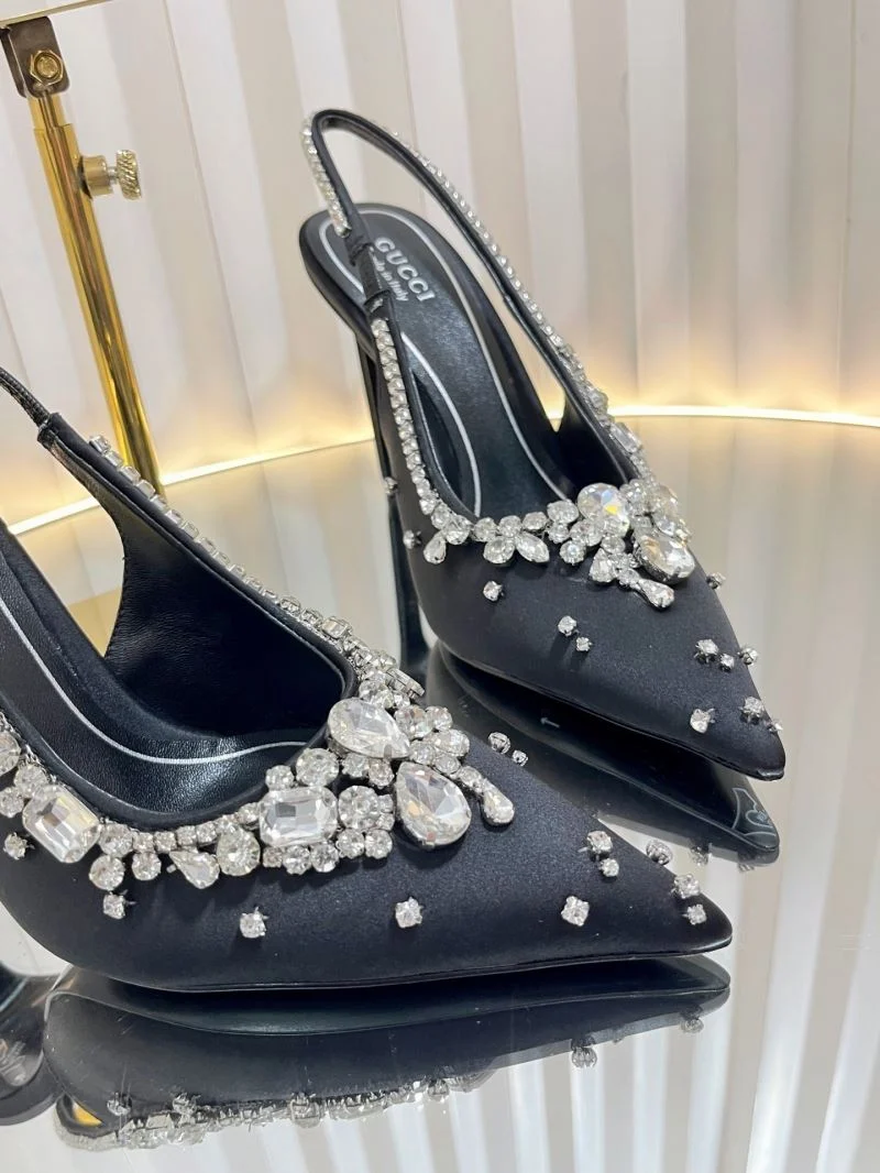 Trendsetting Gucci Sandals 25078