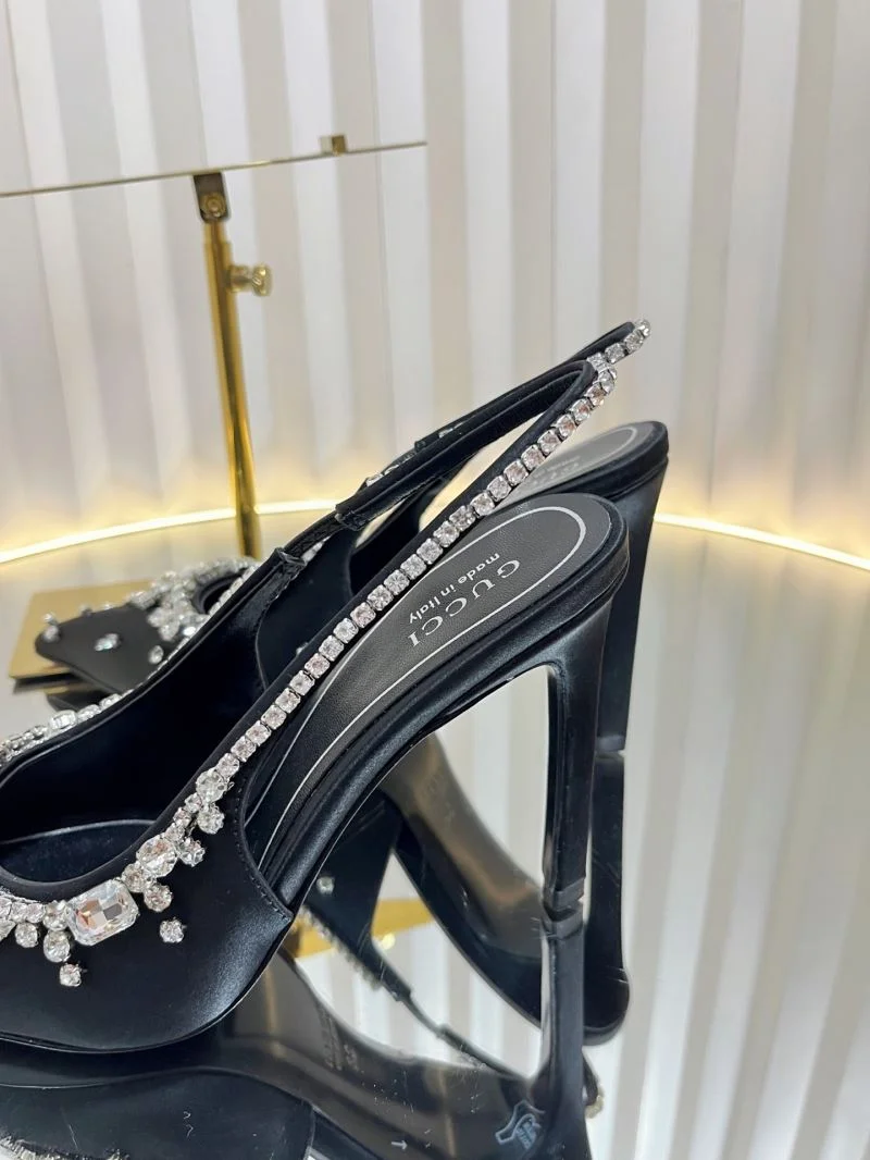 Trendsetting Gucci Sandals 25078
