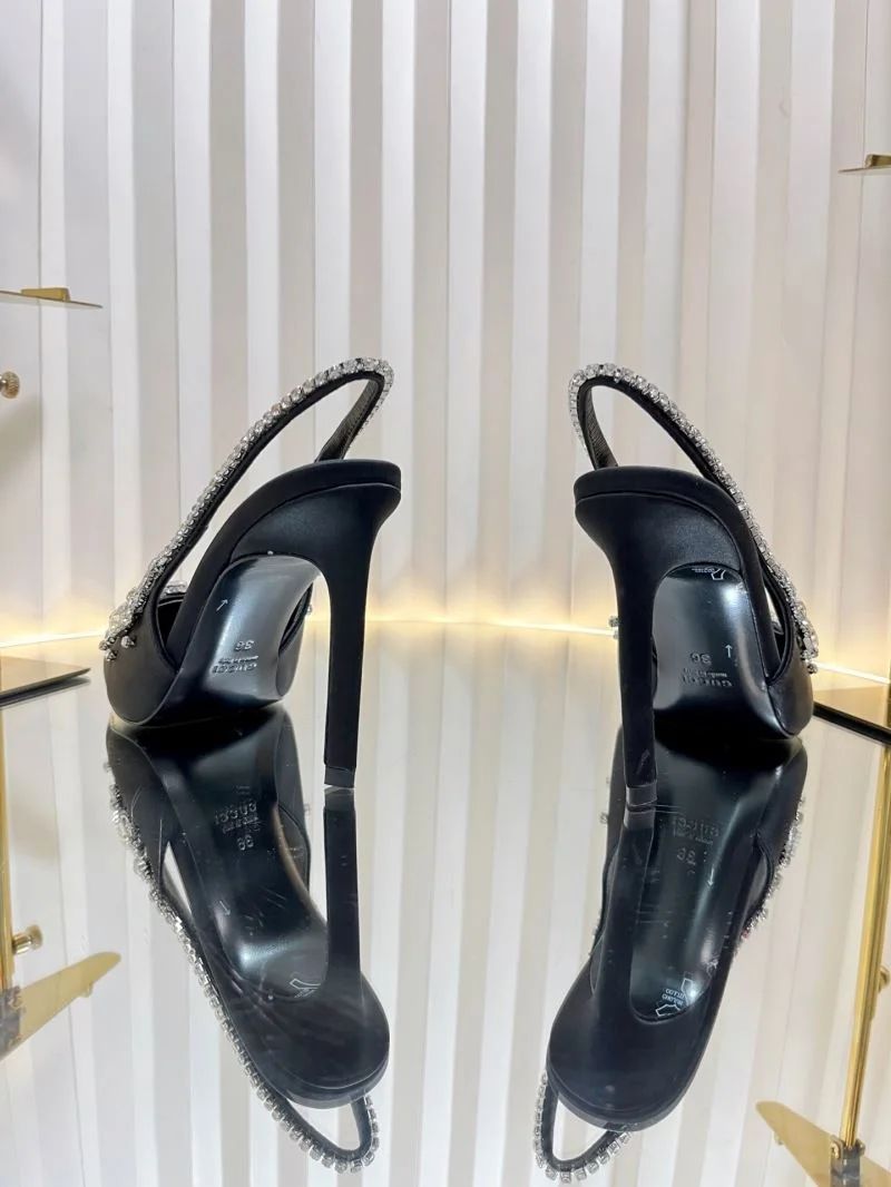 Trendsetting Gucci Sandals 25078
