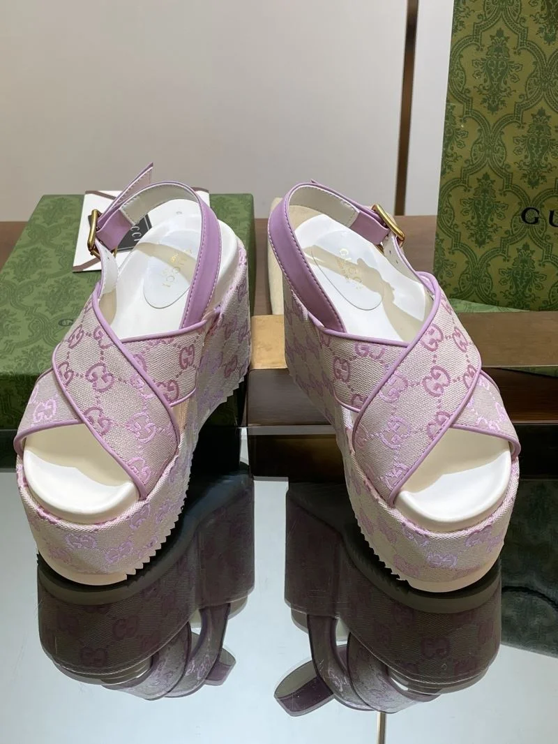 Vibrant Gucci Sandals 24789