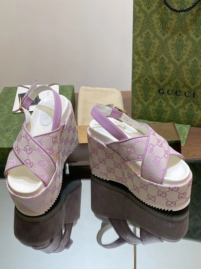 Vibrant Gucci Sandals 24789