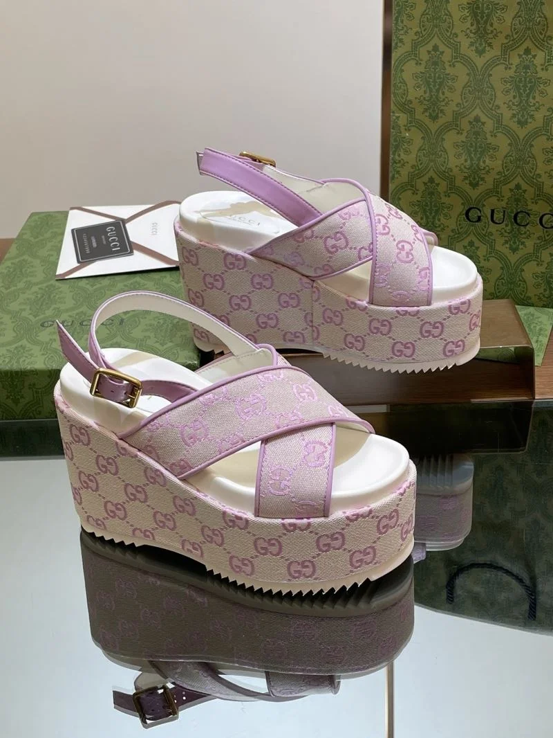 Vibrant Gucci Sandals 24789