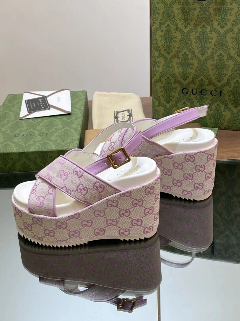 Vibrant Gucci Sandals 24789