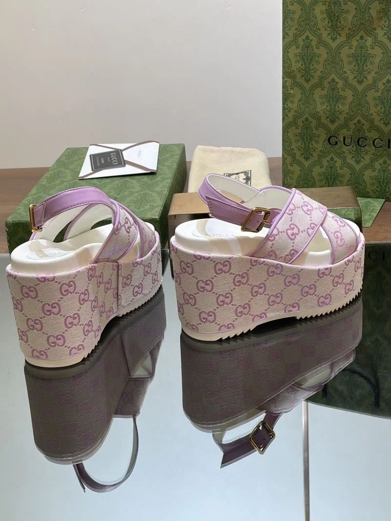 Vibrant Gucci Sandals 24789