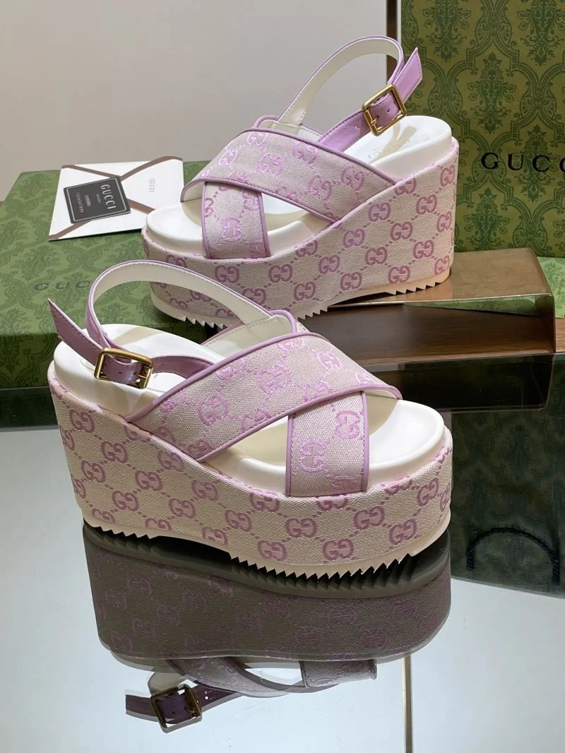 Vibrant Gucci Sandals 24789