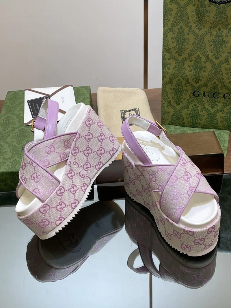 Vibrant Gucci Sandals 24789