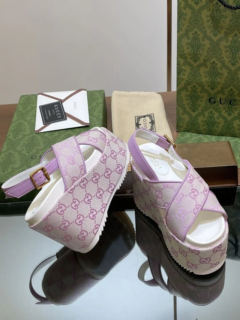 Vibrant Gucci Sandals 24789