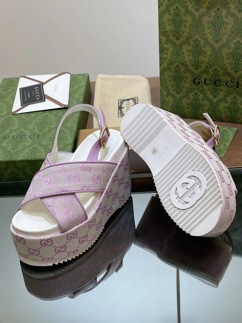 Vibrant Gucci Sandals 24789