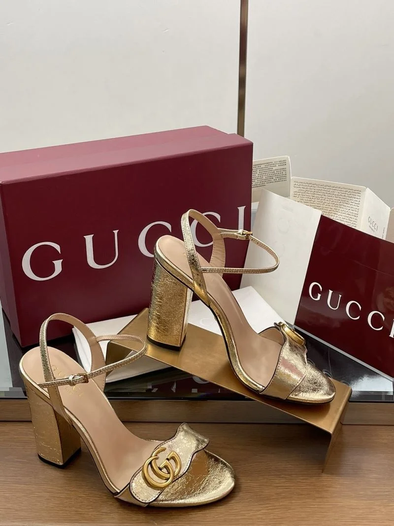 Trendsetting Gucci Sandals 24760