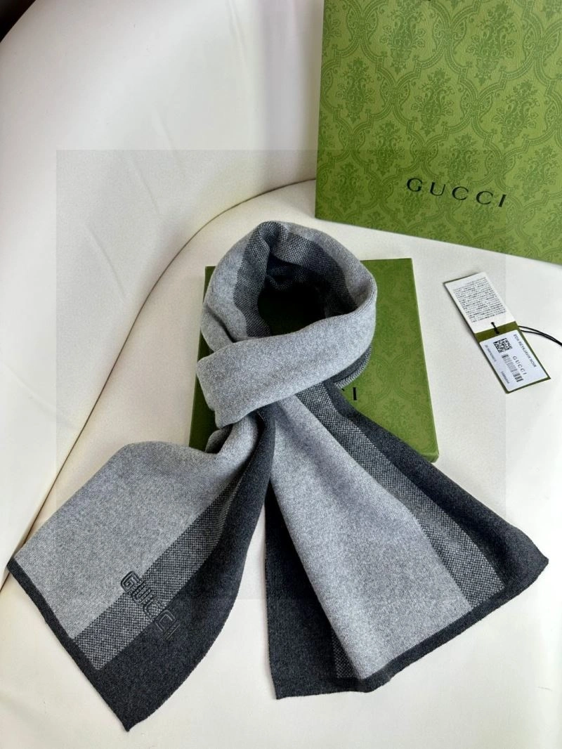 Versatile Gucci Scarf 271103