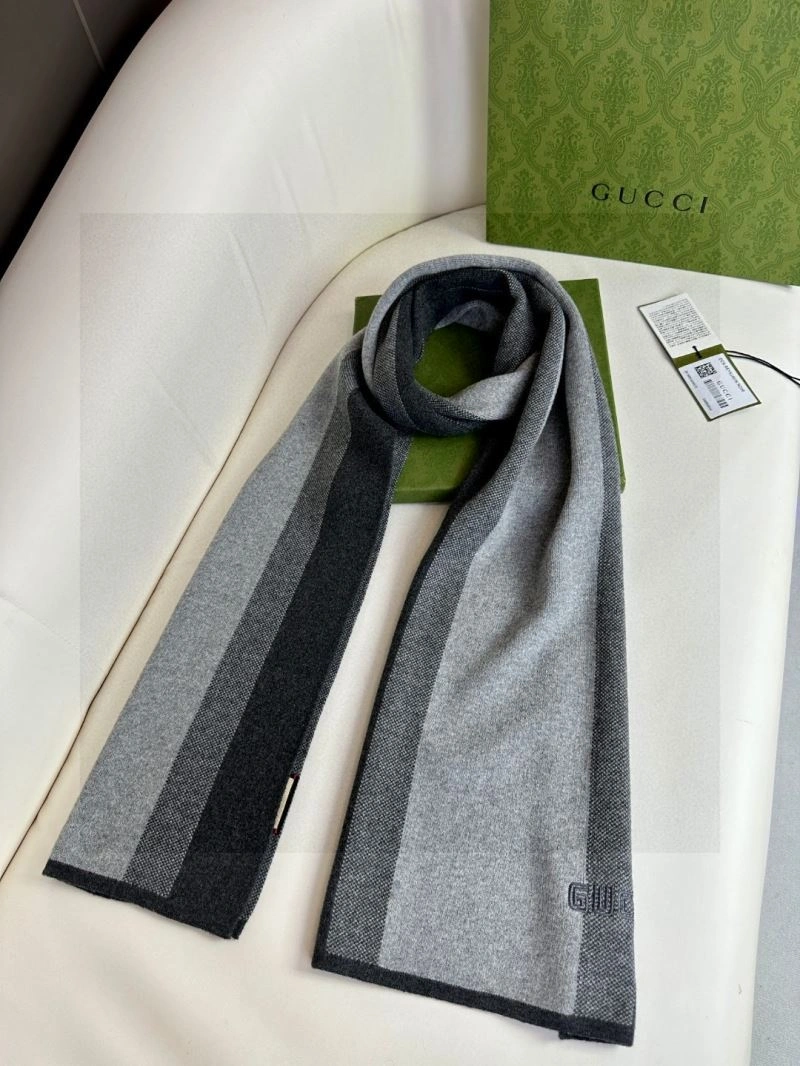 Versatile Gucci Scarf 271103