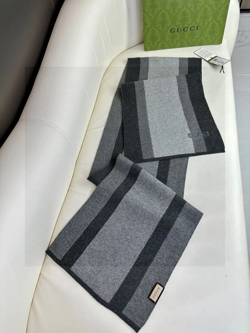 Versatile Gucci Scarf 271103