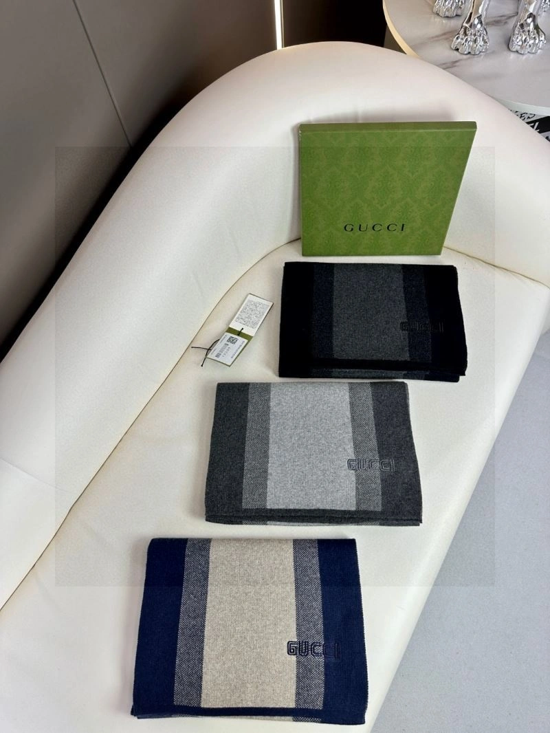 Versatile Gucci Scarf 271103