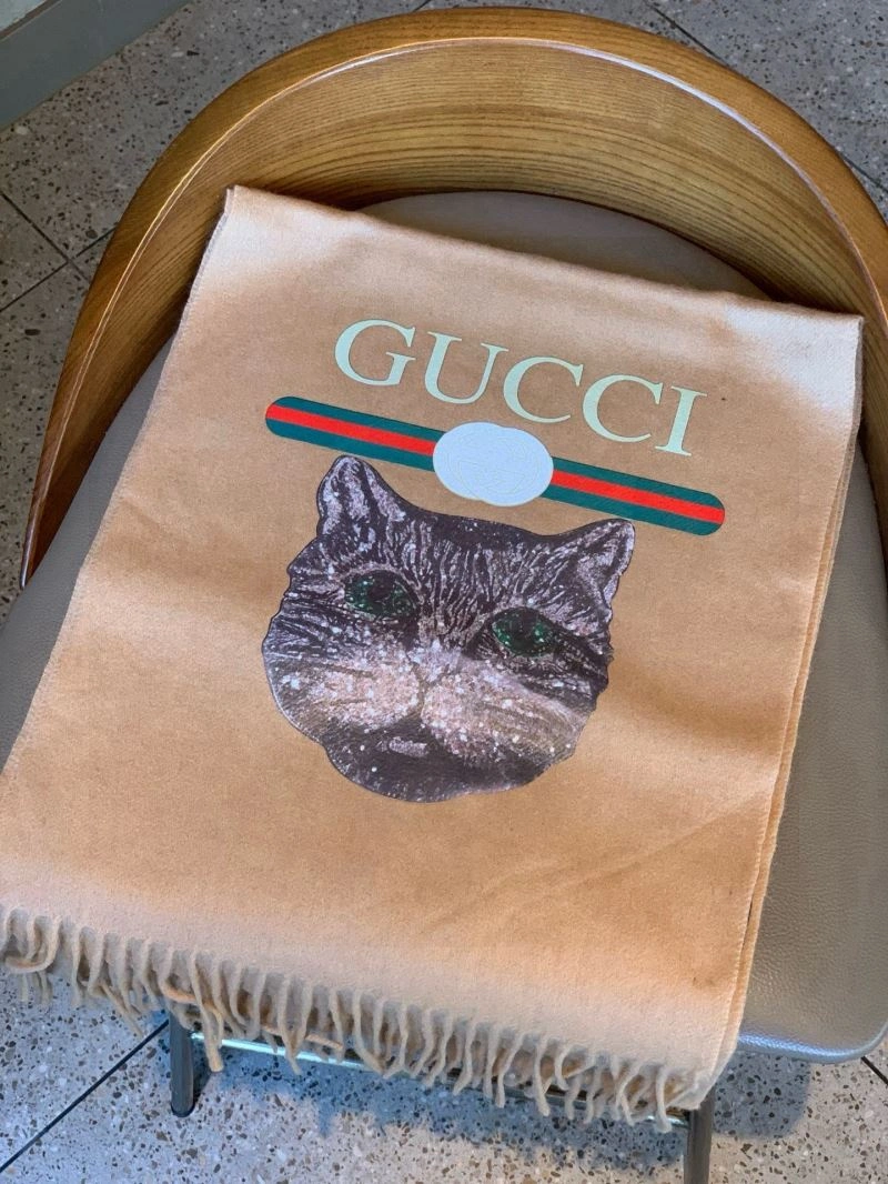 Lightweight Gucci Scarf 271092