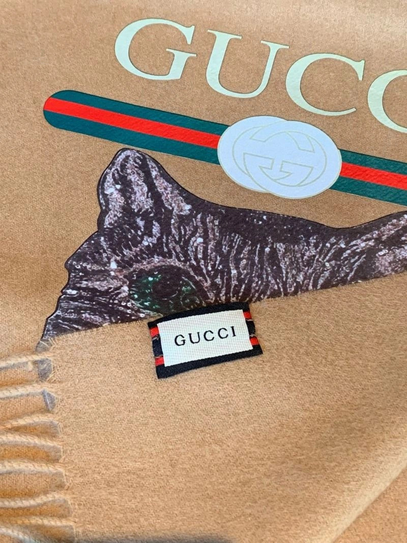 Lightweight Gucci Scarf 271092