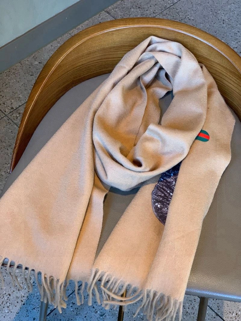 Lightweight Gucci Scarf 271092