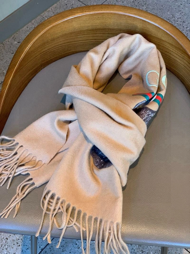 Lightweight Gucci Scarf 271092