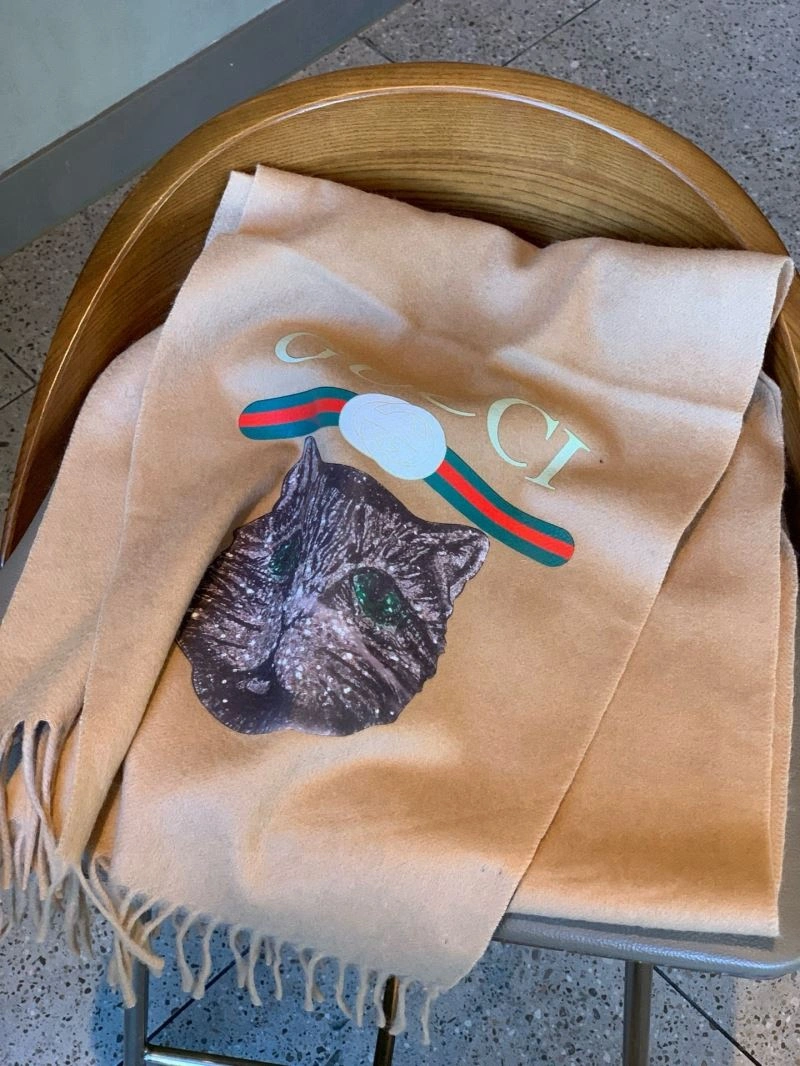 Lightweight Gucci Scarf 271092