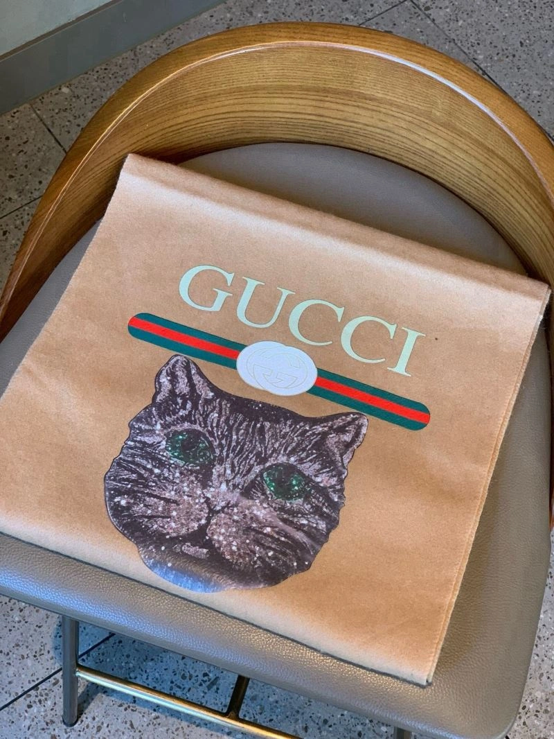 Lightweight Gucci Scarf 271092