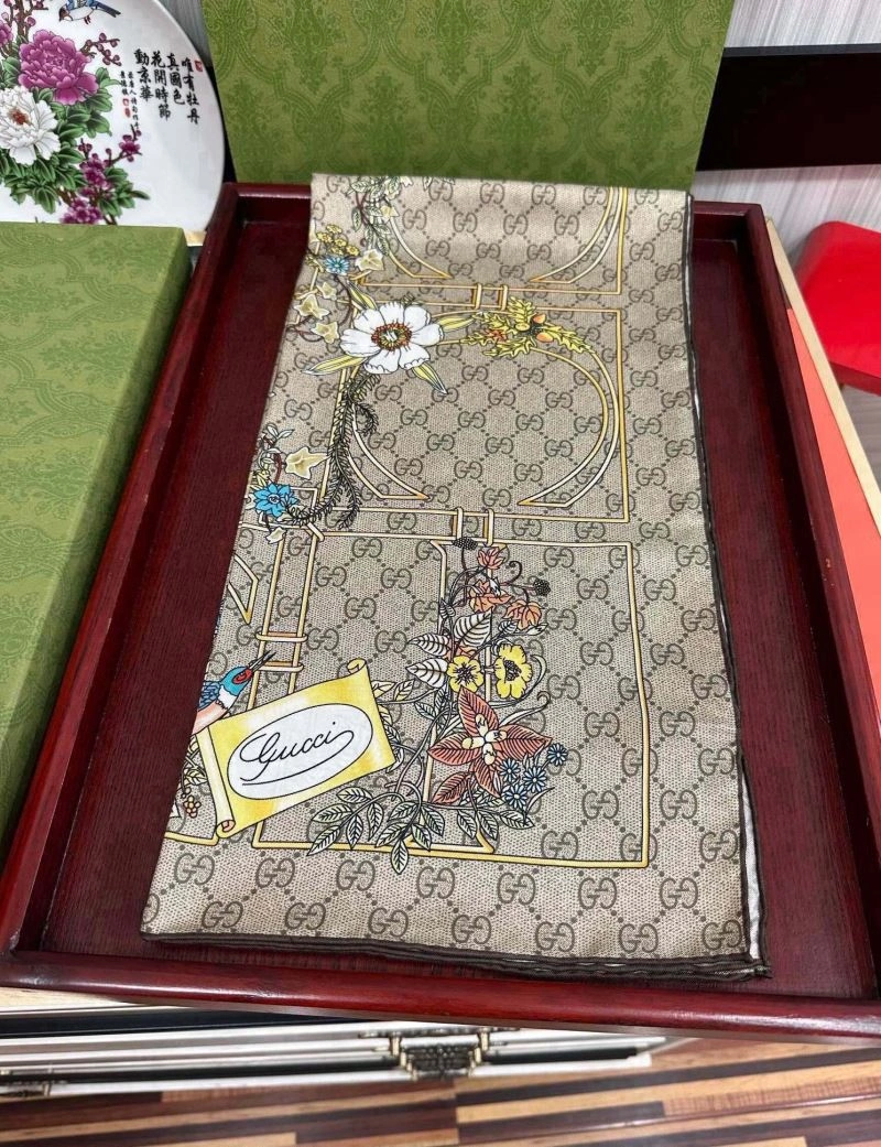 Efficient Gucci Scarf 271075