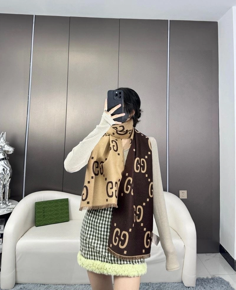 Gucci Scarf Timeless 271072