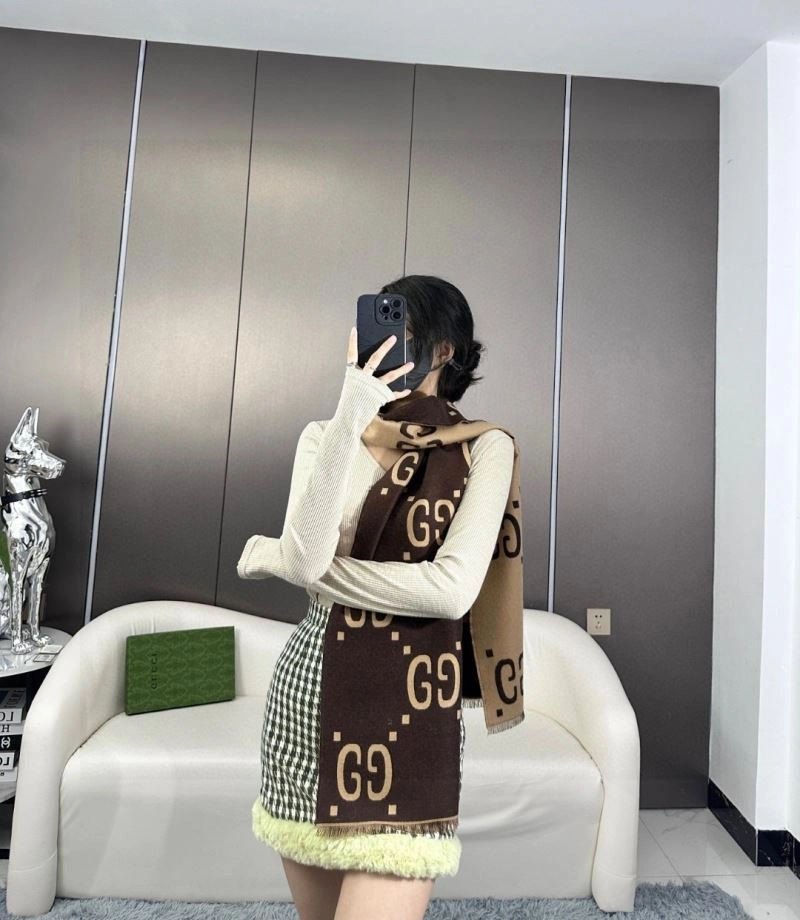 Gucci Scarf Timeless 271072