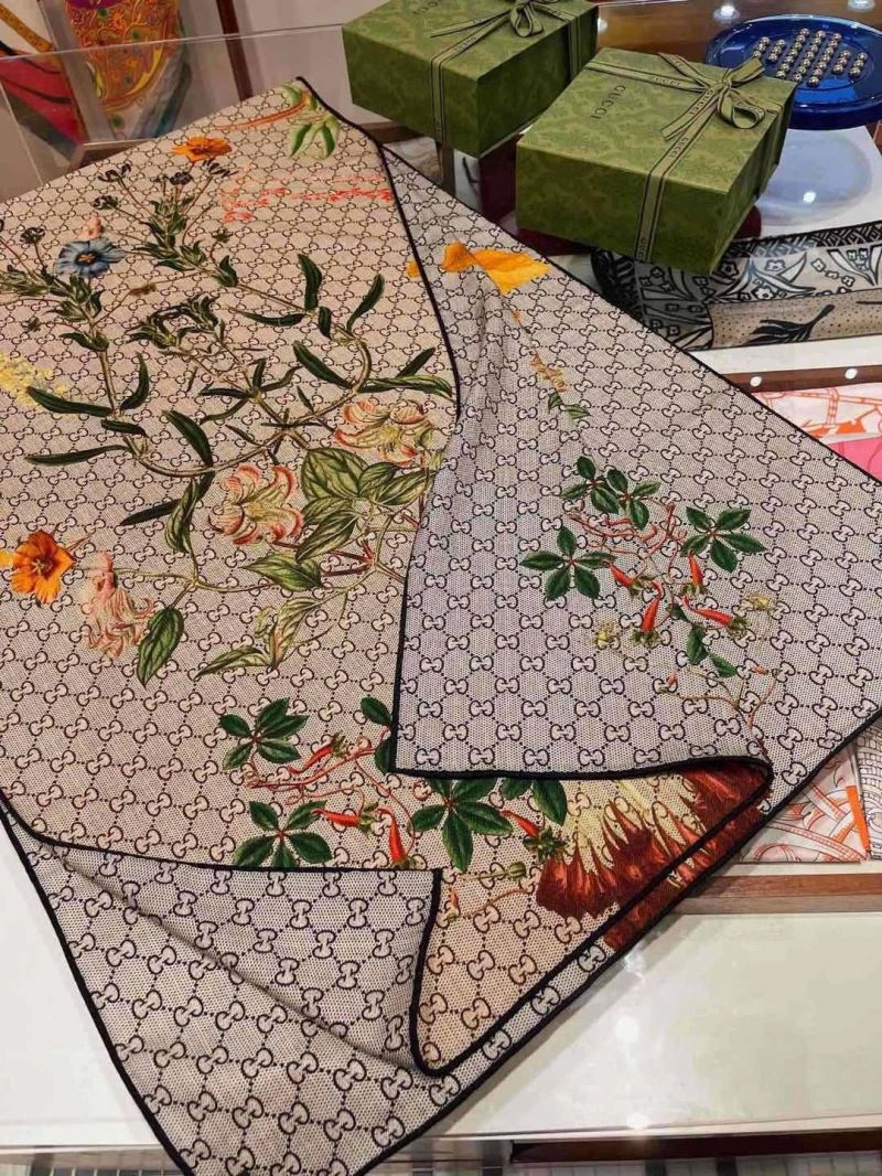 WellDesigned Gucci Scarf 271073