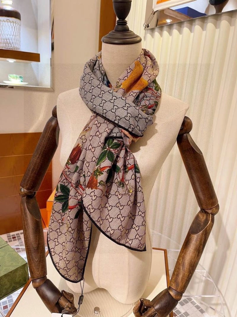 WellDesigned Gucci Scarf 271073