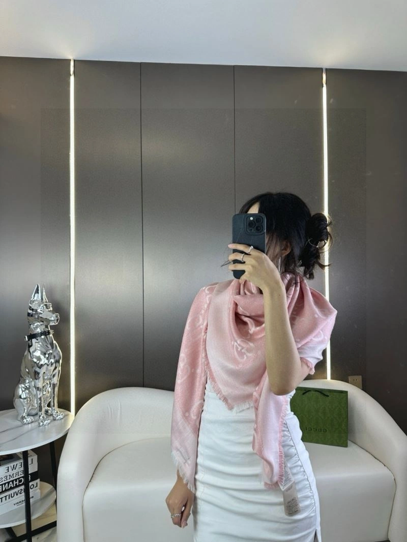 Packable Gucci Scarf 271068