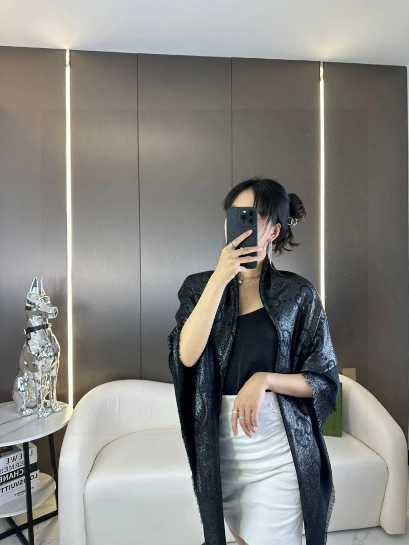 Resilient Gucci Scarf 271065