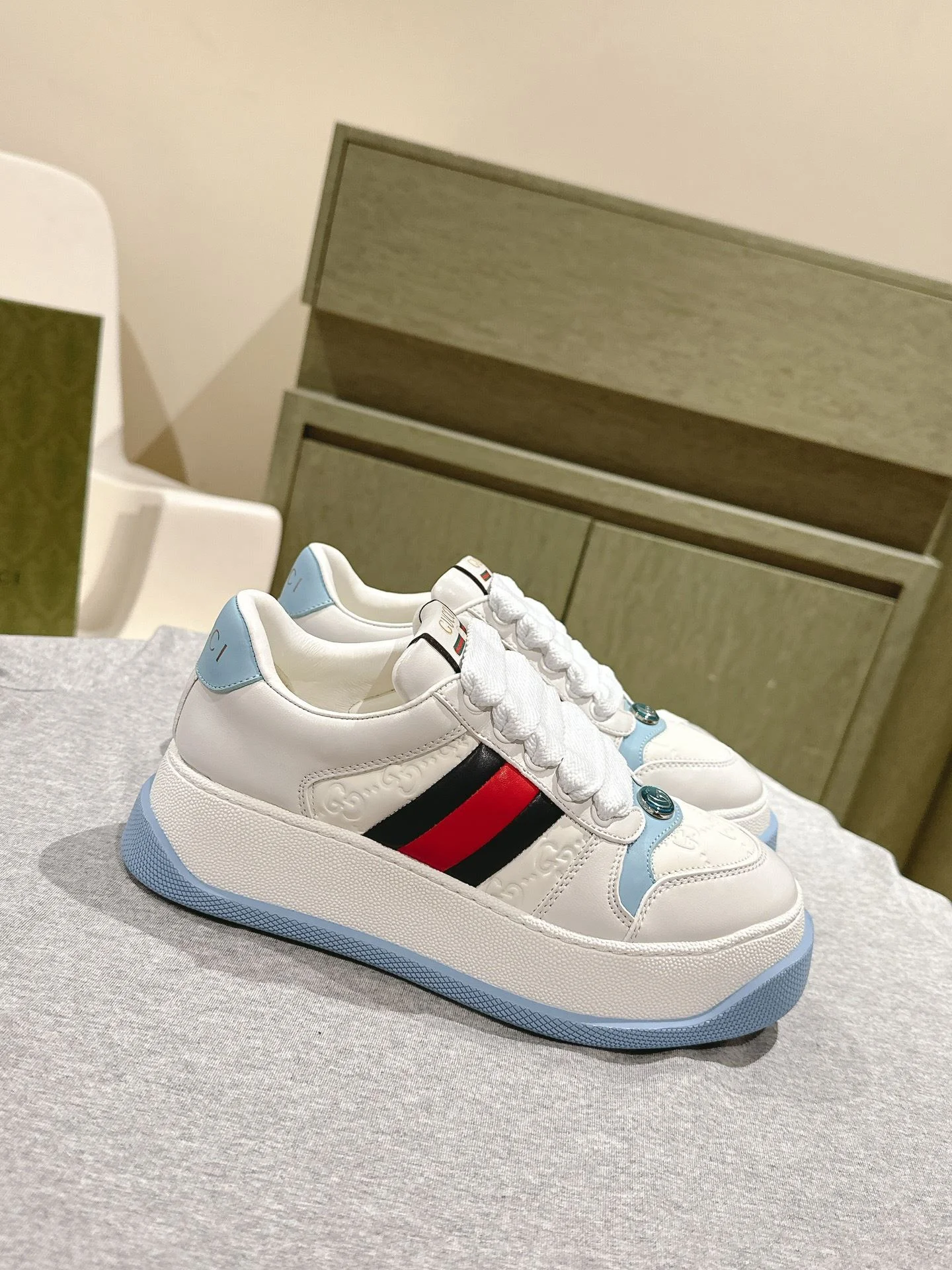 Gucci Screener Shoes Breathable 24335