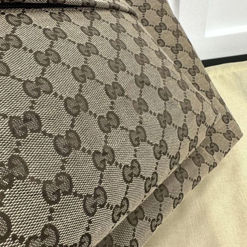 Vibrant Gucci Shopping Bags 50351