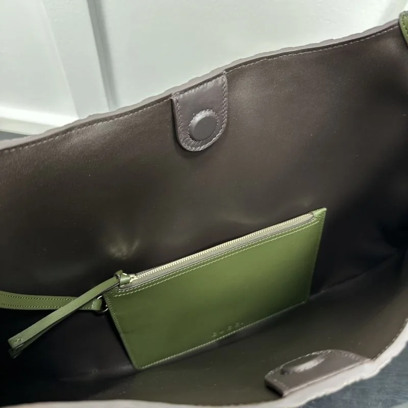 Elegant Gucci Shopping Bags 50297